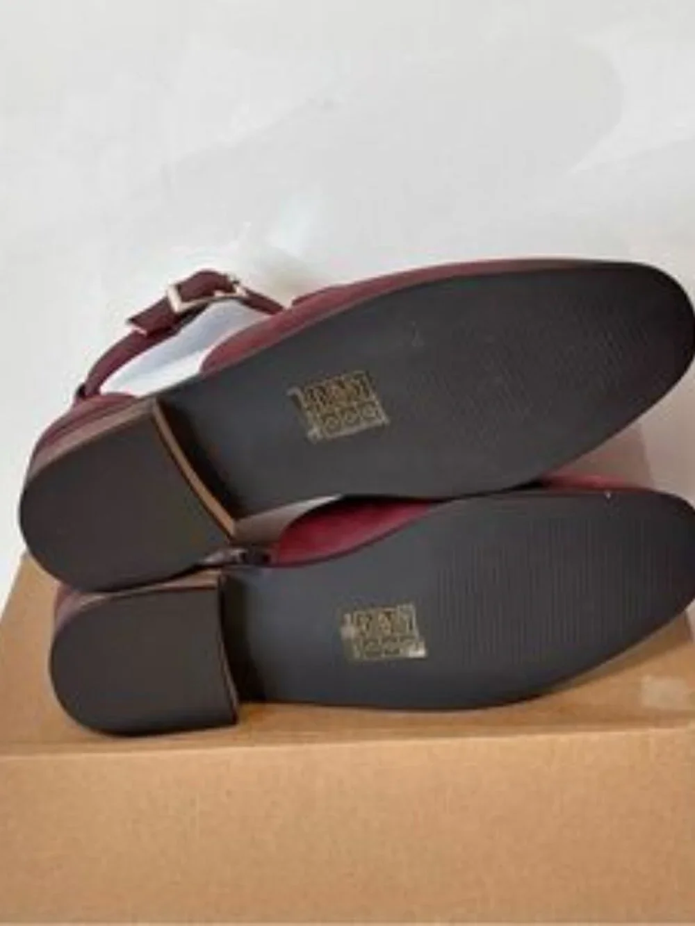 Journee Collection Loreta Flat